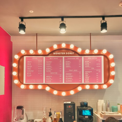 용산간판 | 용산아이파크몰 팝업스토어, 시트 부착으로 완성된 공간